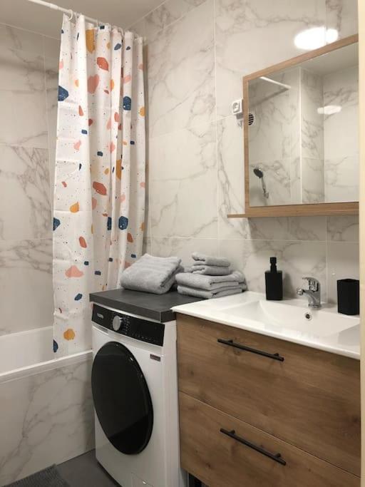 Superbe Appartement Tout Equipe, Le Nid D'Eva A Metz Gare, Parking Prive, Balcon, F2, 50M2, 3P Ngoại thất bức ảnh
